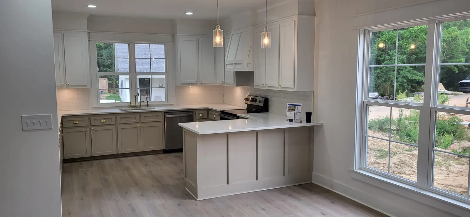 Custom kitchen cabinetry and finish carpentry detail in Hattiesburg, MS